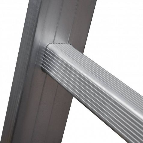 Профессиональная алюминиевая двухсекционная шарнирная лестница NV3310 артикул 3310205
